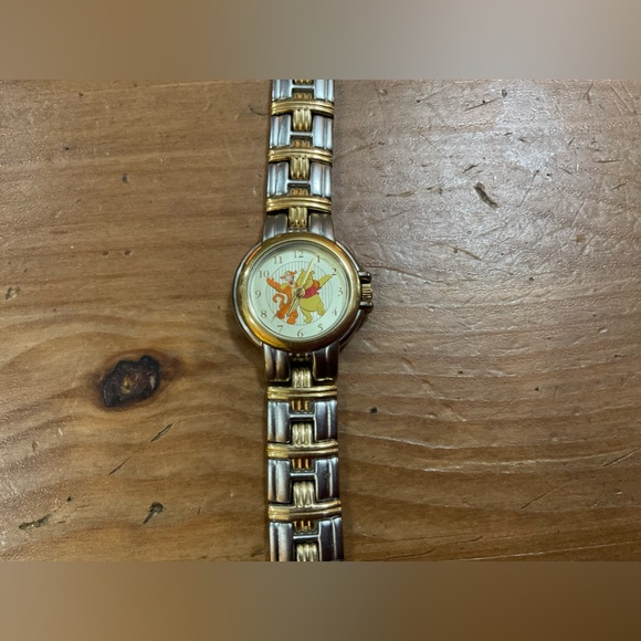 Disney:vintage woman’s about/approximately 7’inches wrist watch Pooh and Tigger. - Picture 4 of 6